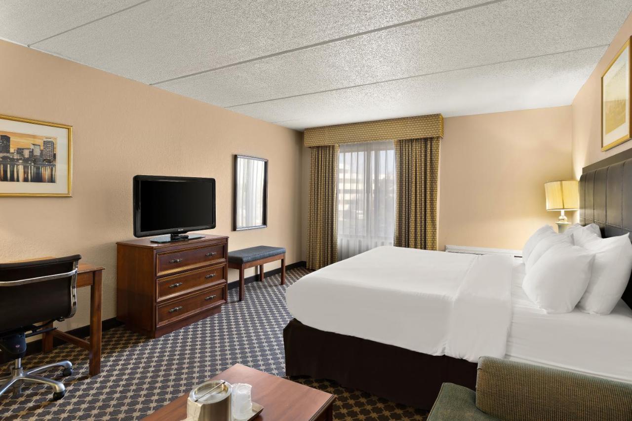 נורת' אולמסטד Hotel Rl Cleveland Airport West מראה חיצוני תמונה